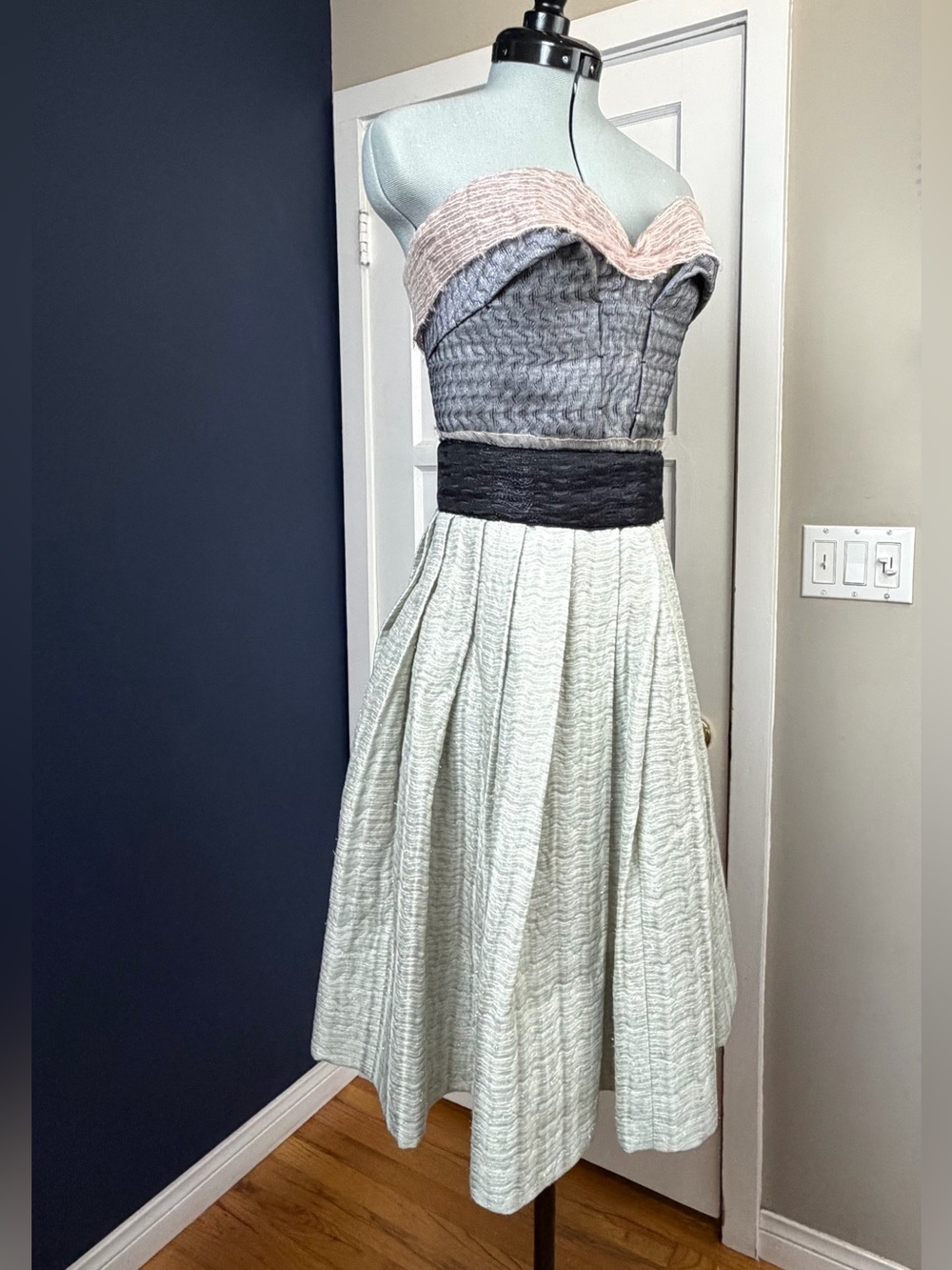 Miu Miu VTG Fall 07 Look #40 Strapless Silk-Blend Cocktail Dress, 38, EUC - Picture 6 of 16